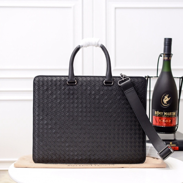 ボッテガヴェネタバッグ背面デザイン